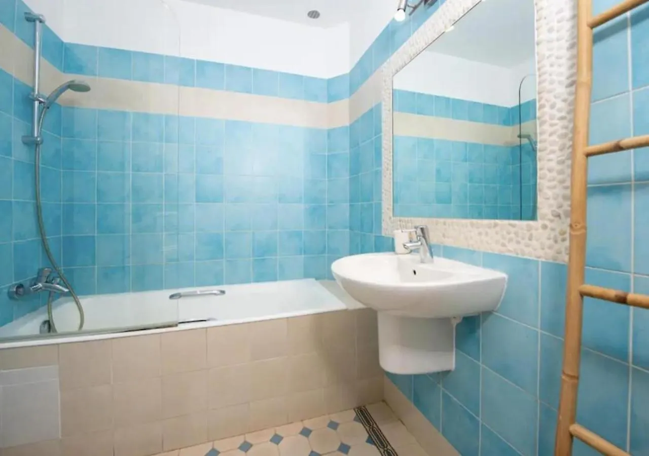 Cannes Holidays - Charmant, Authentique, 3 Chambres, Calme, Palais & Plage