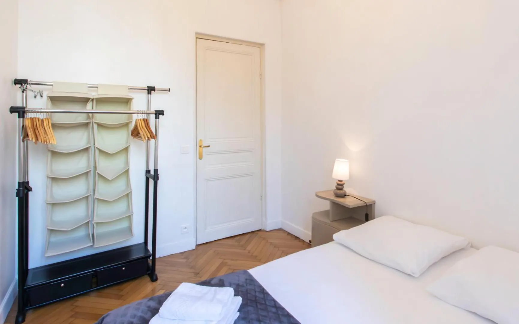 Cannes Holidays - Charmant, Authentique, 3 Chambres, Calme, Palais & Plage