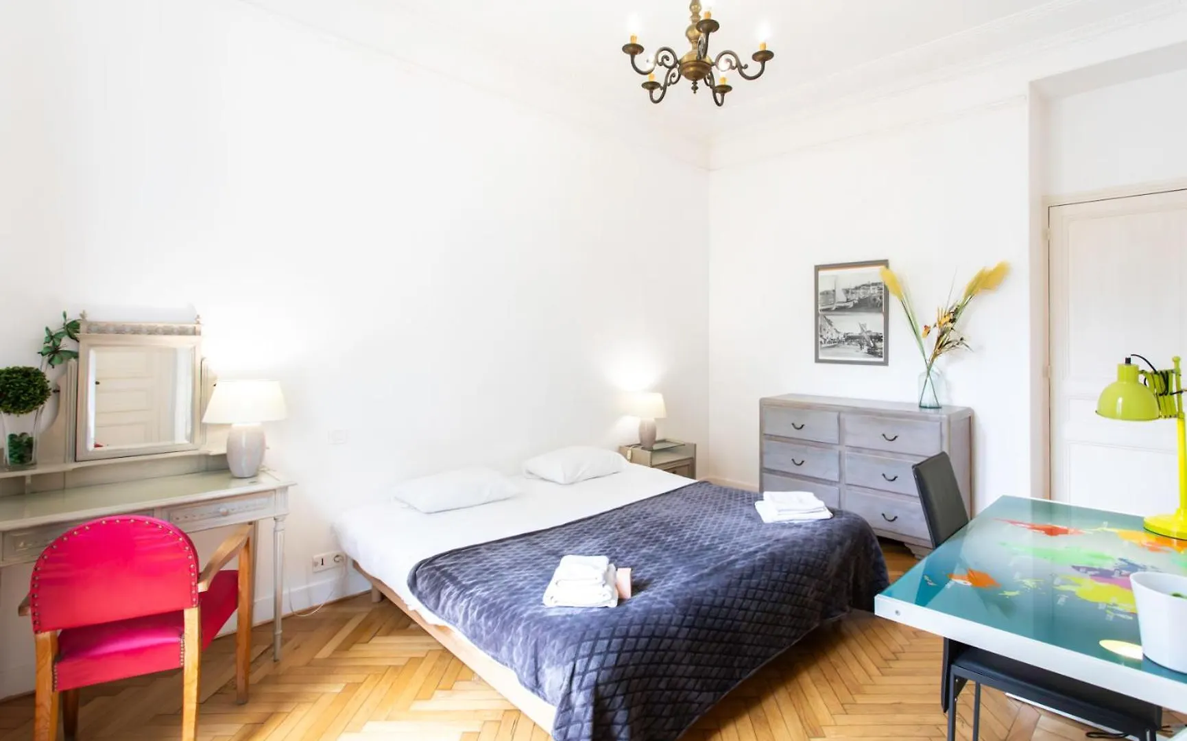 Apartment Cannes Holidays - Charmant, Authentique, 3 Chambres, Calme, Palais & Plage