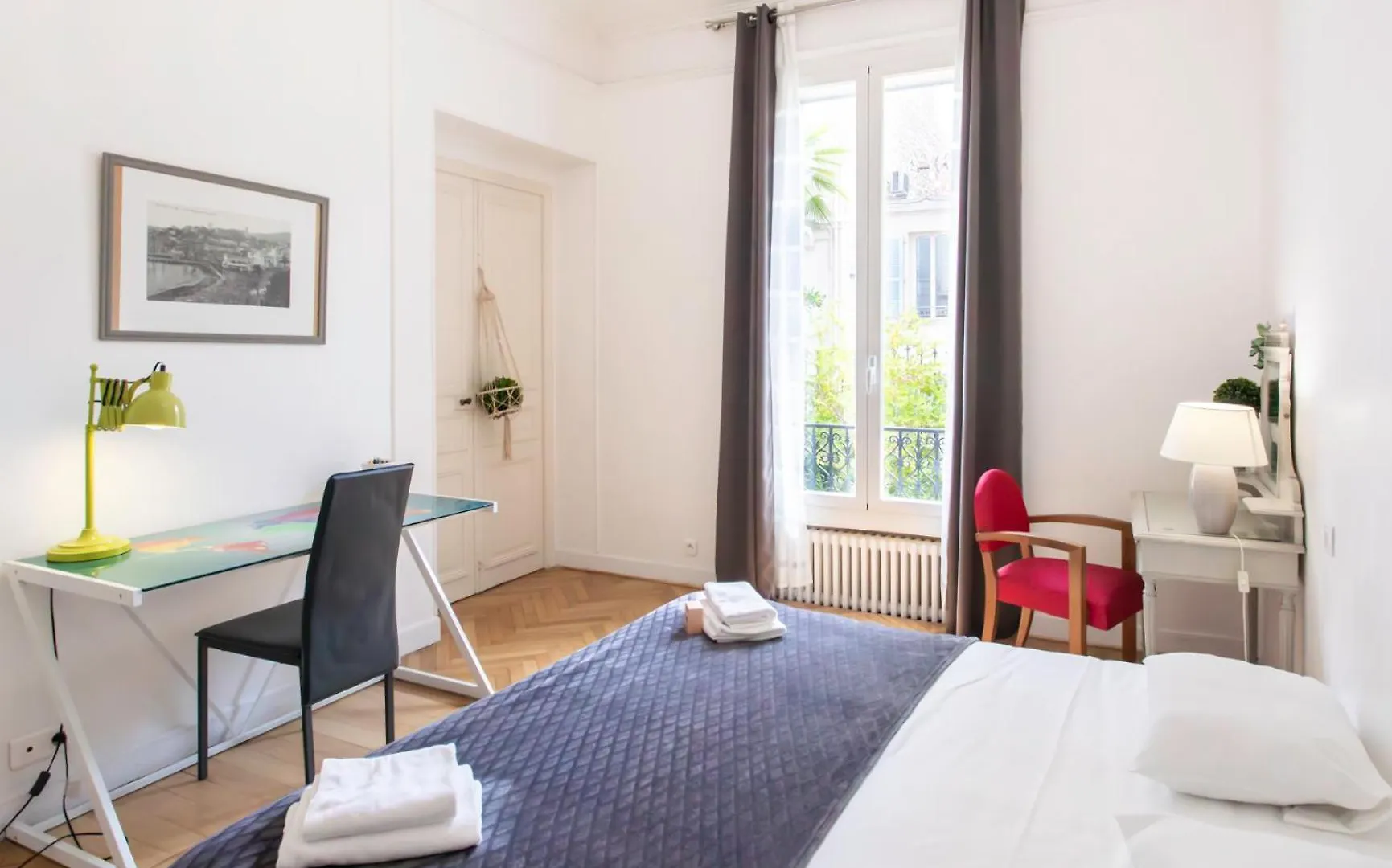 Apartment Cannes Holidays - Charmant, Authentique, 3 Chambres, Calme, Palais & Plage